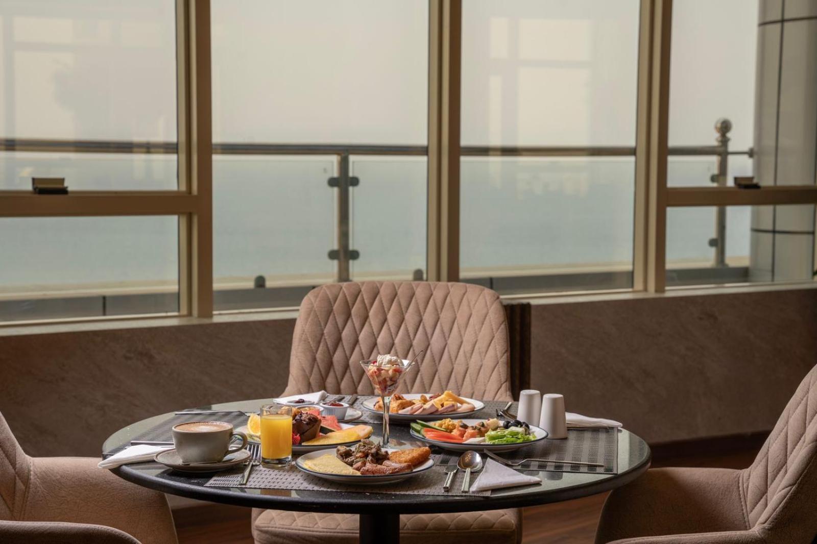 Seafront Luxury Corniche فندق